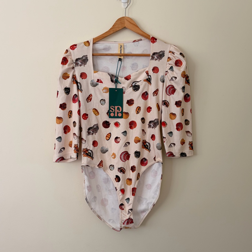 Samantha Pleet Cream Shell Print Bodysuit Nwt Xs